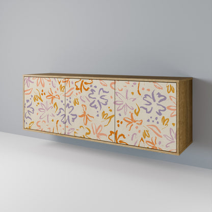 SPRING WHIMSY Skänk med tre dörrar