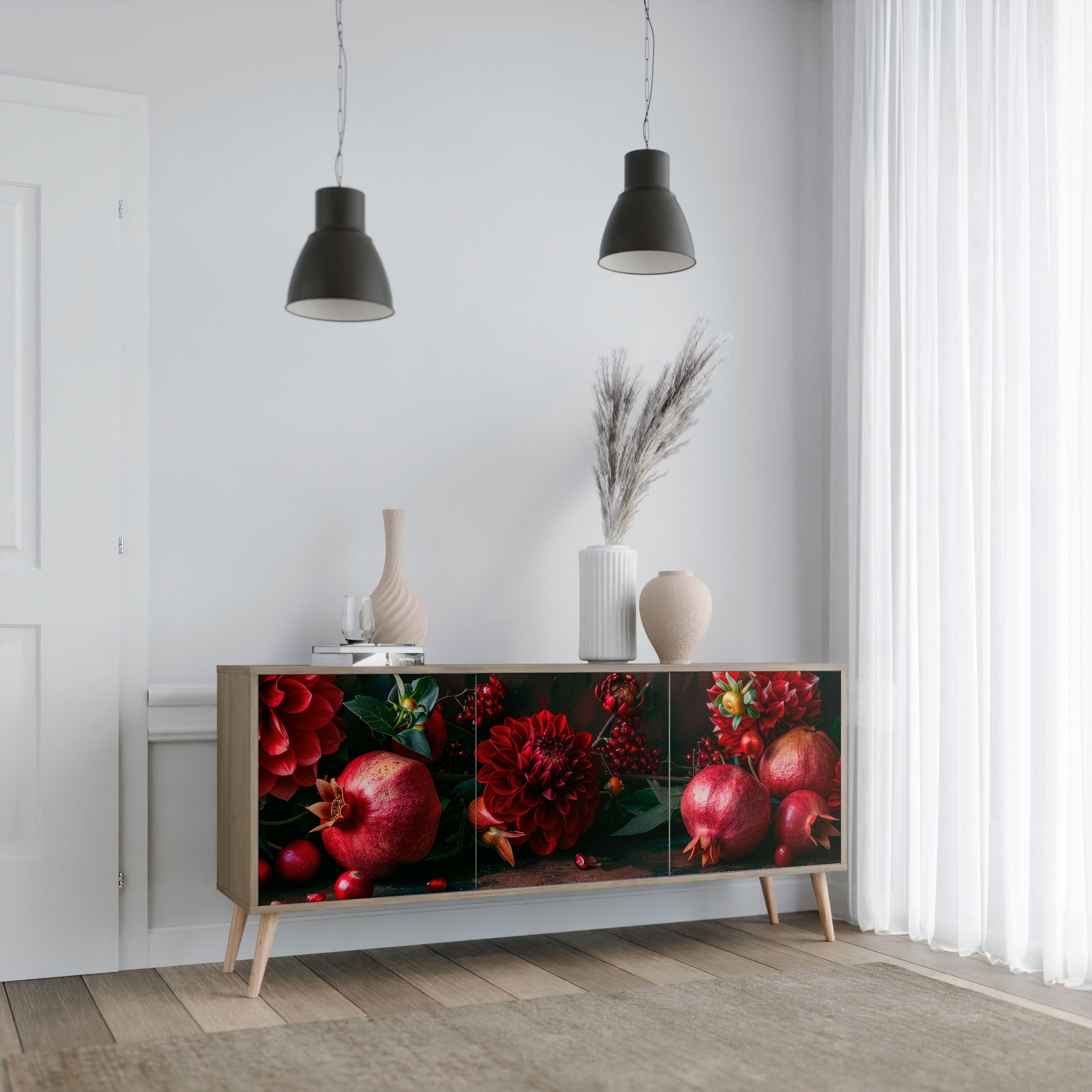 DAHLIA OCH GRATÄPPLÄN 3-dörrars skänk i ekeffekt