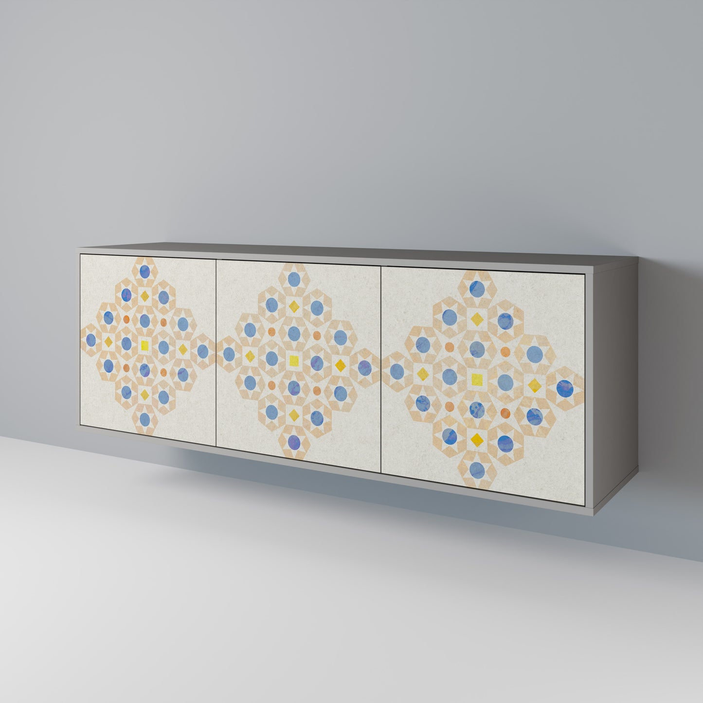 PATTERNED PRISM Skänk med tre dörrar