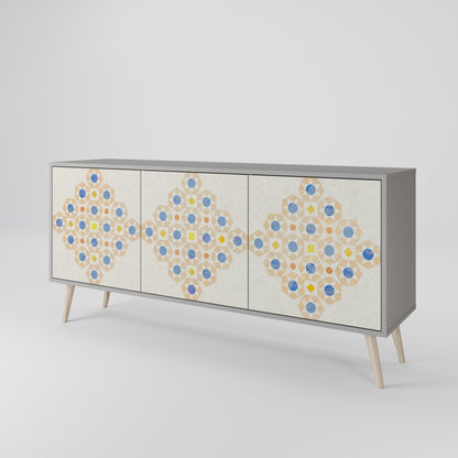 PATTERNED PRISM Skänk med tre dörrar