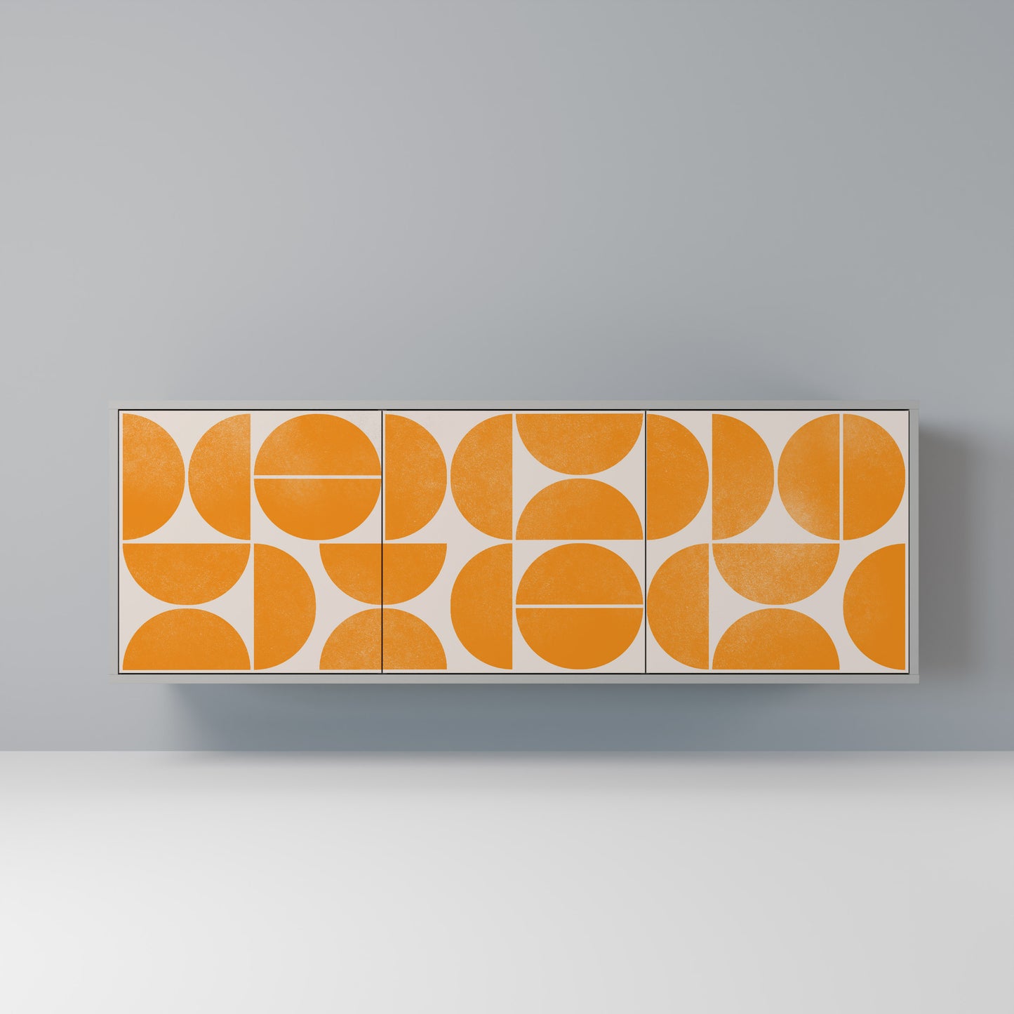 ÅTERKOMMANDE DRÖMMAR 3-dörrars sideboard i grå finish