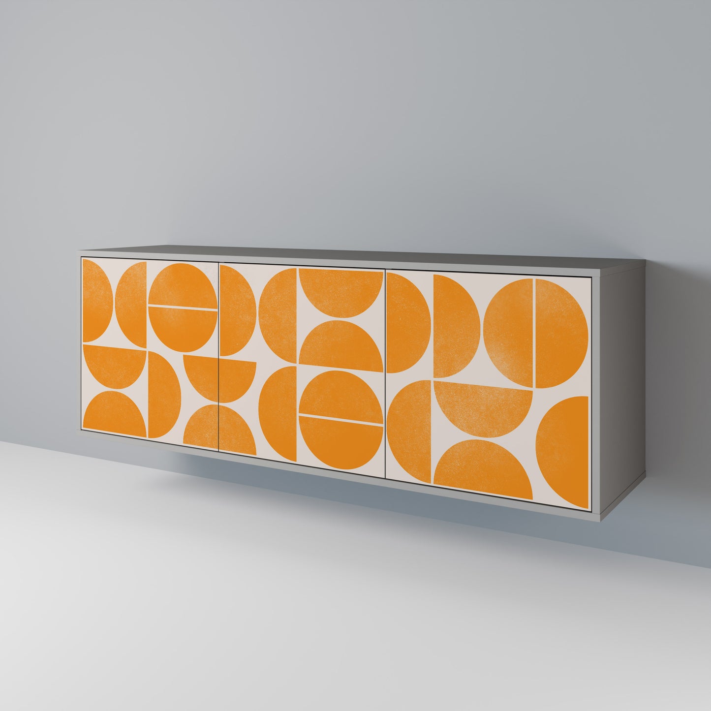 ÅTERKOMMANDE DRÖMMAR 3-dörrars sideboard i grå finish
