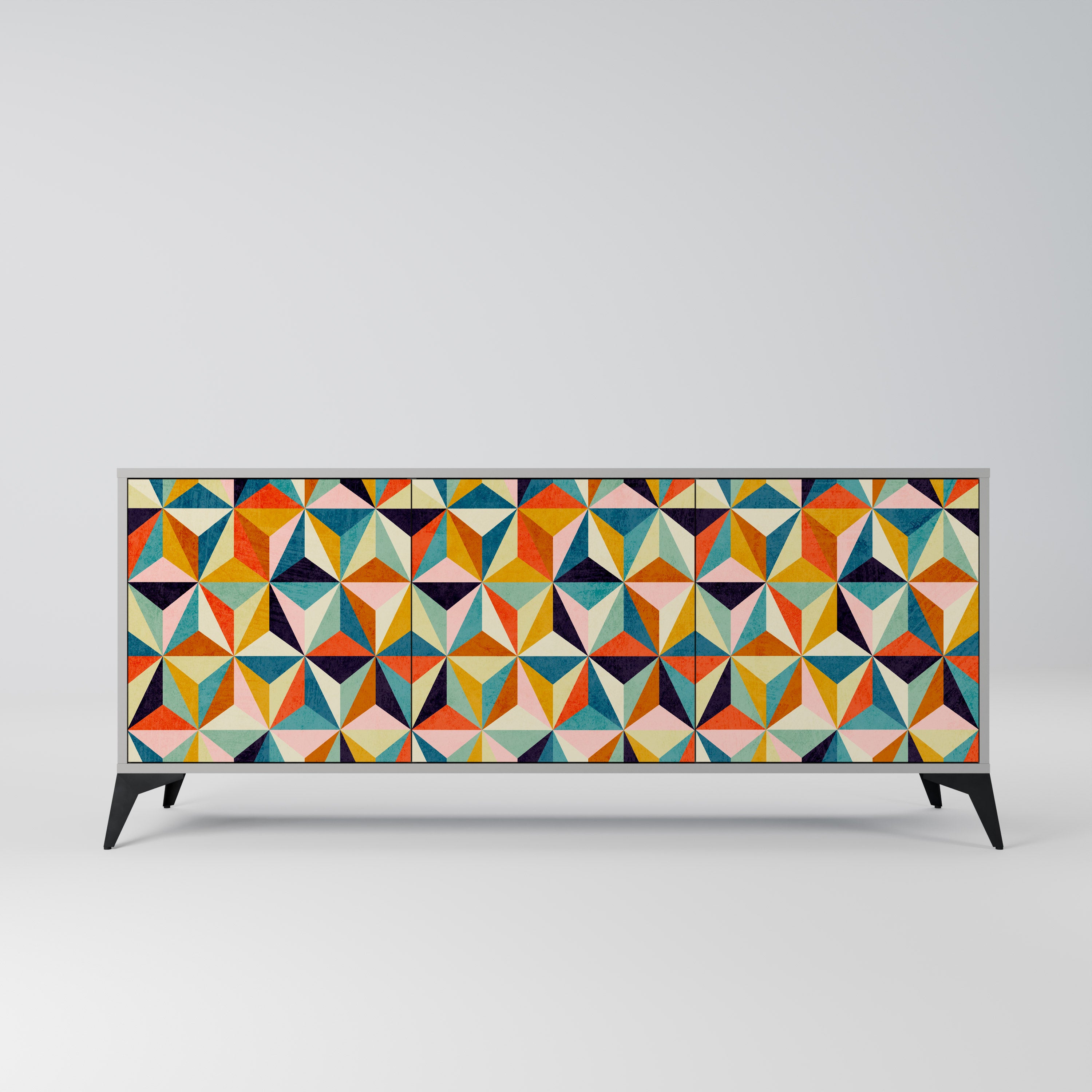 TESSELATE TREASURES 3-dörrars skänk i grå finish