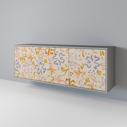 SPRING WHIMSY Skänk med tre dörrar