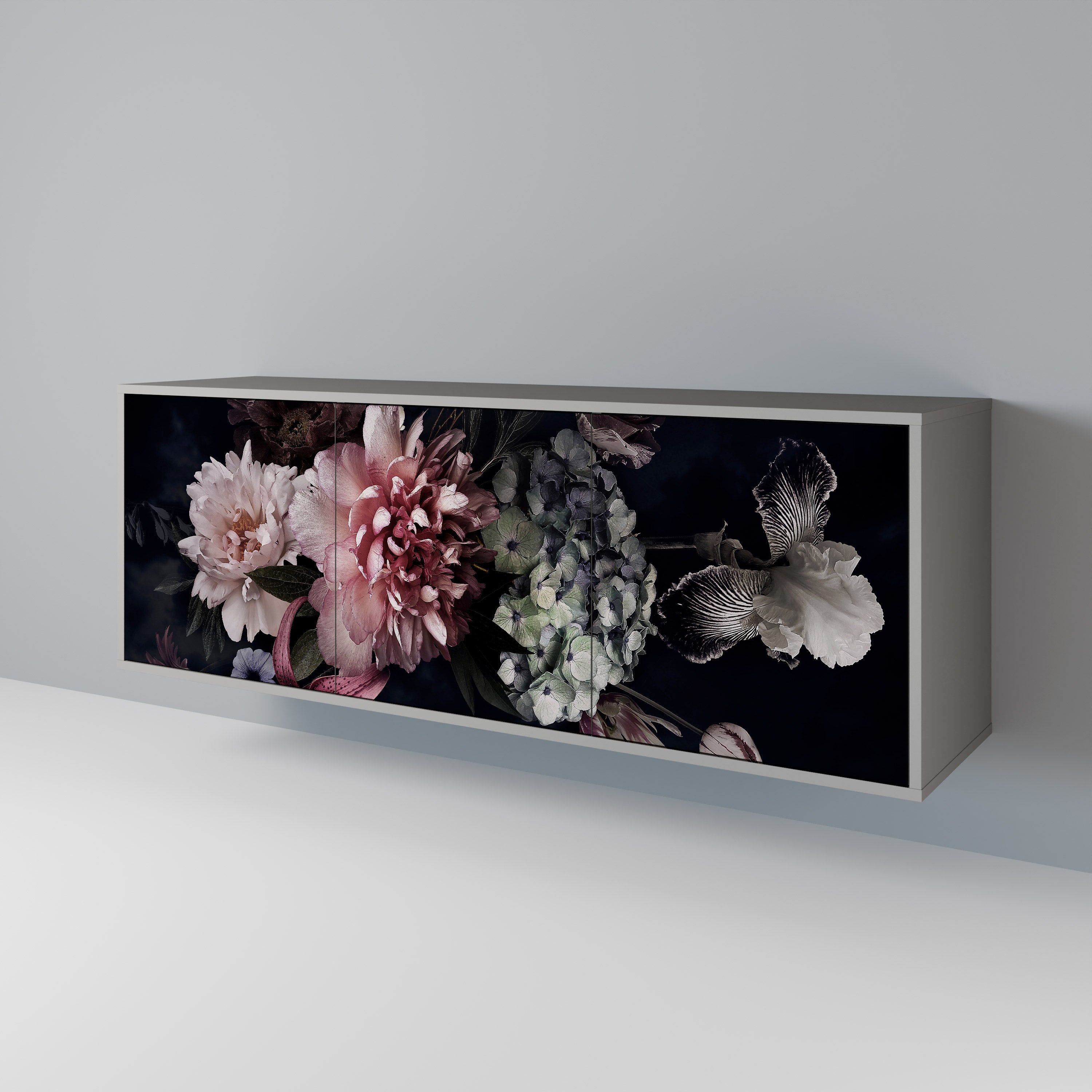 PURE BLOSSOM 3-dörrars skänk i grå finish