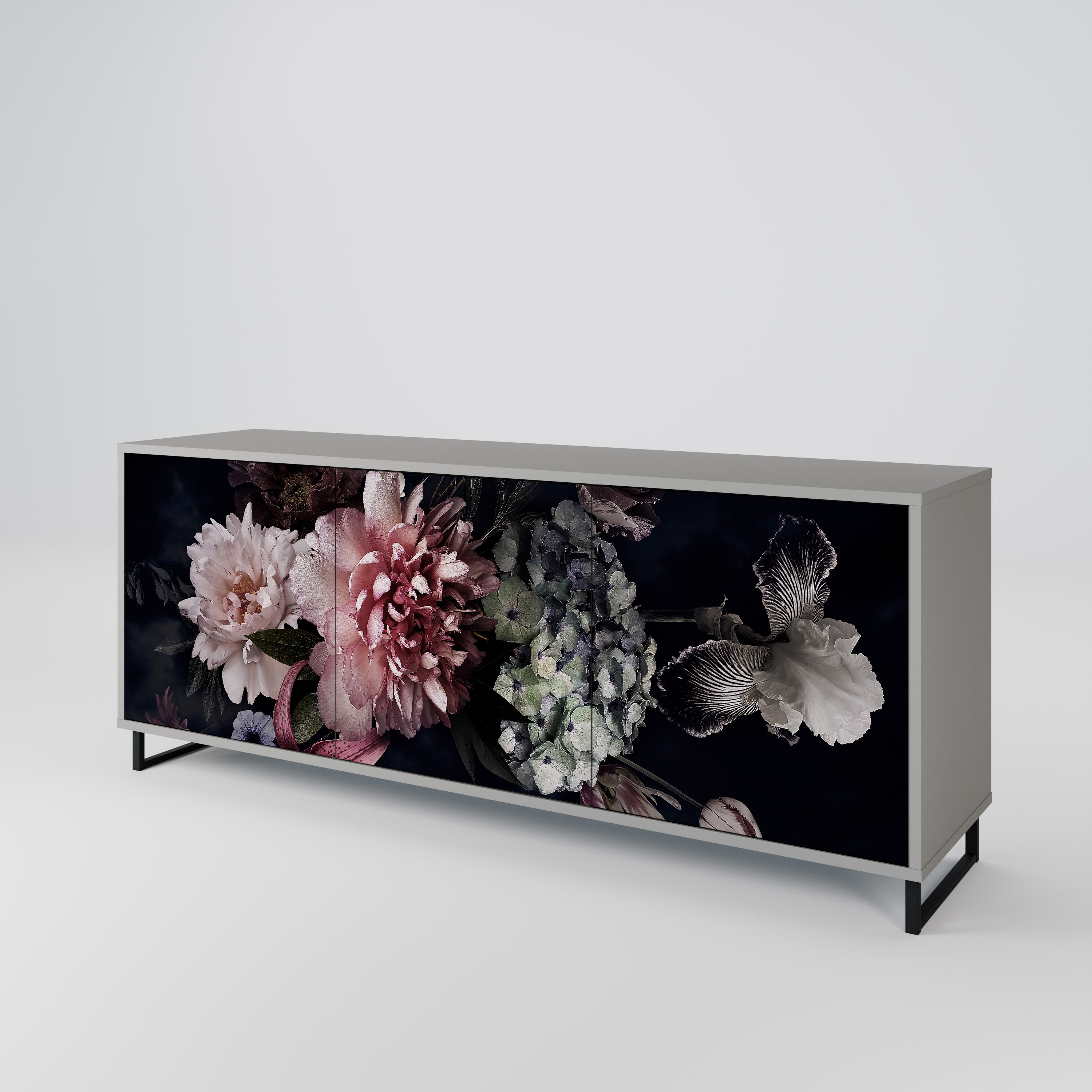 PURE BLOSSOM 3-dörrars skänk i grå finish