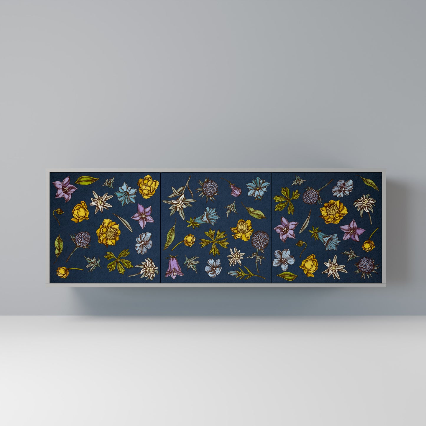 BLOMMOR PÅ MARINBLÅ 3-dörrars skänk i grå finish