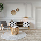 SLIPPING MINUTES 2-Door TV Stand in Oak Effect