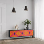 GEOMETRIC BRILLIANCE 3-dörrars TV-bänk i svart finish