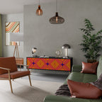 GEOMETRIC BRILLIANCE 3-dörrars TV-bänk i svart finish