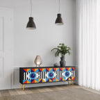 ABSTRAKTION AND GEOMETRI TV-bänk med 3 dörrar i svart finish