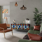 ABSTRAKTION AND GEOMETRI TV-bänk med 3 dörrar i svart finish