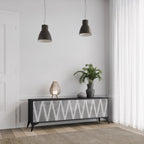 SOLID ZIG ZAG 3-dörrars TV-bänk i svart finish