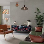 ETHEREAL BLOSSOMS 3-dörrars TV-bänk i svart finish