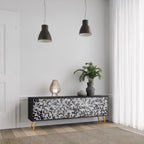 CHARCOAL SPROUT 3-dörrars TV-bänk i svart finish