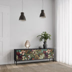 BOTANICAL EMERGENCE 3-dörrars TV-bänk i svart finish