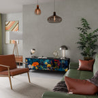 MIDNIGHT BLOSSOM 3-dörrars TV-bänk i svart finish