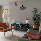 MIDNIGHT BLOSSOM 3-dörrars TV-bänk i svart finish