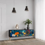 MIDNIGHT BLOSSOM 3-dörrars TV-bänk i svart finish