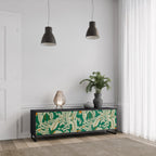 VERDANT PLEASURES 3-dörrars TV-bänk i svart finish