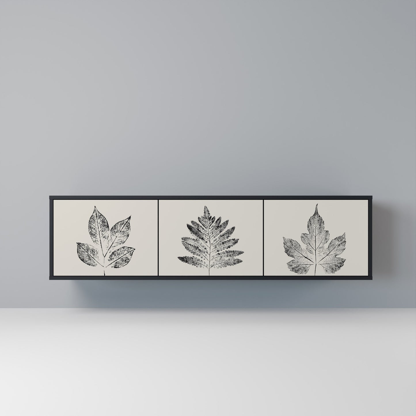 LEAFY STAMPS 3-dörrars TV-bänk i svart finish