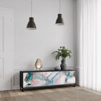 VELVET CROSSING 3-dörrars TV-bänk i svart finish