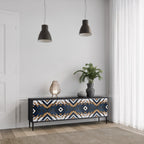 ARTFUL GEOMETRY 3-dörrars TV-bänk i svart finish