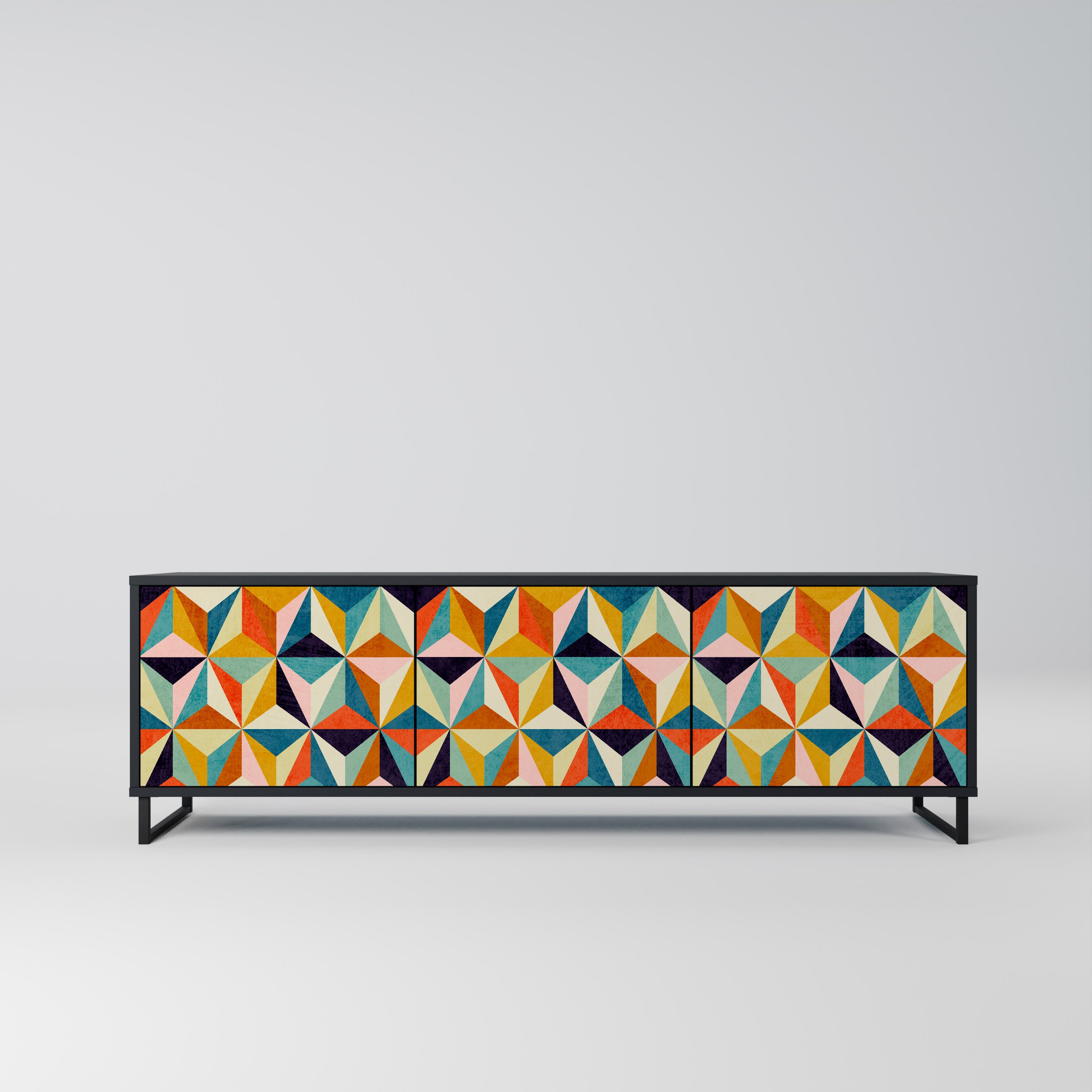 TESSELATE TREASURES 3-dörrars TV-bänk i svart finish