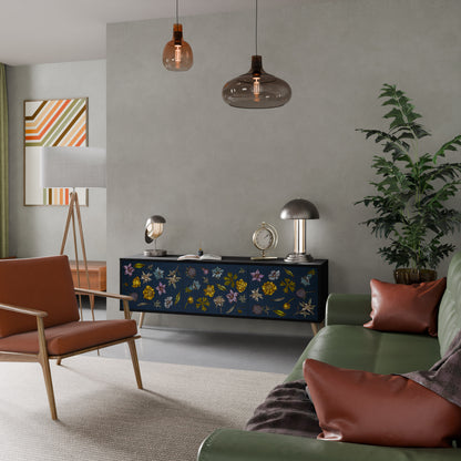BLOMMOR PÅ MARINBLÅT 3-dörrars TV-bänk i svart finish