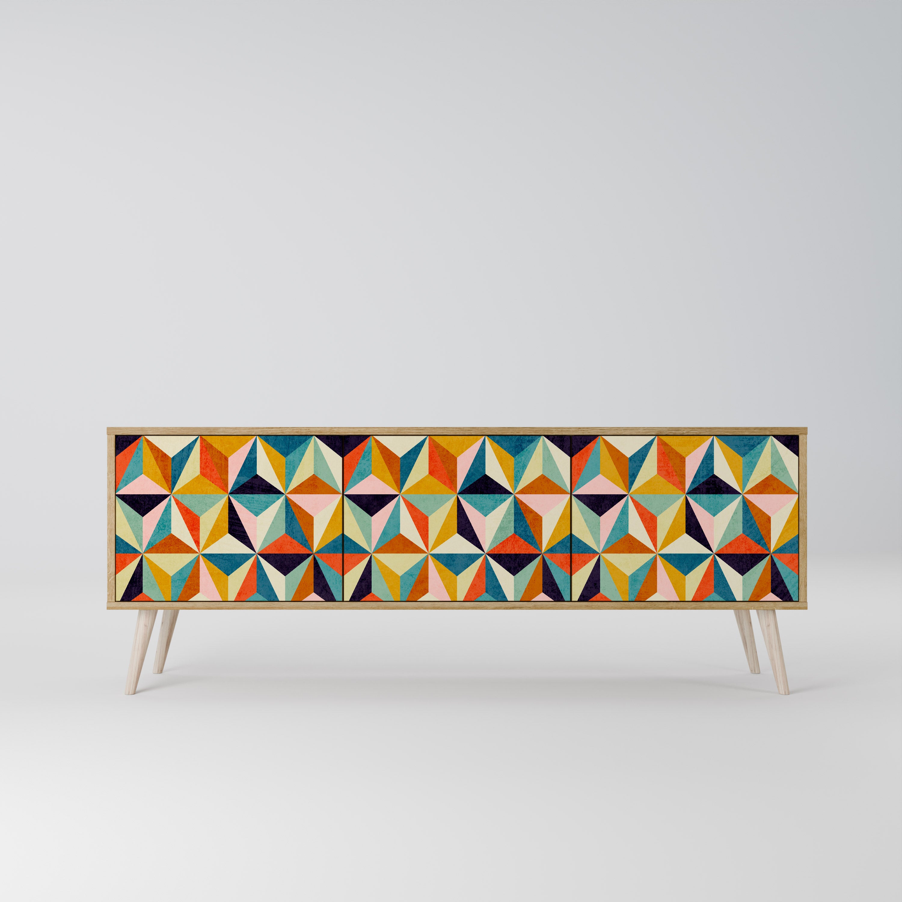 TESSELATE TREASURES 3-dörrars TV-bänk i ekeffekt