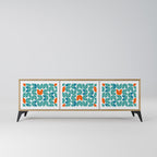 BE THE CHANGE TV-bänk med 3 dörrar i ekeffekt