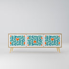 BE THE CHANGE TV-bänk med 3 dörrar i ekeffekt