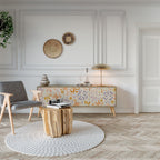 SPRING WHIMSY TV-bänk med 3 dörrar i ekeffekt