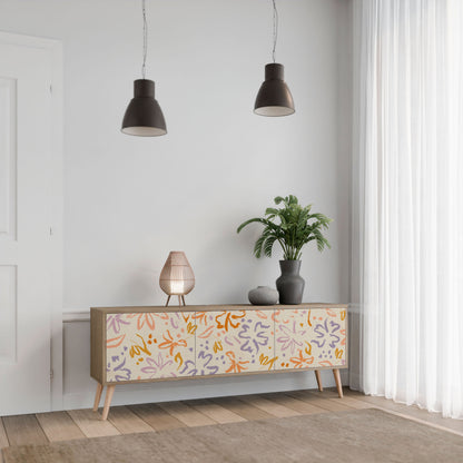 SPRING WHIMSY TV-bänk med 3 dörrar i ekeffekt
