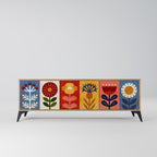 SCANDIC FLOWERET TV-bänk med 3 dörrar i ekeffekt