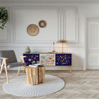 BLOMSTERKOMBINATION TV-bänk med 3 dörrar i ekeffekt