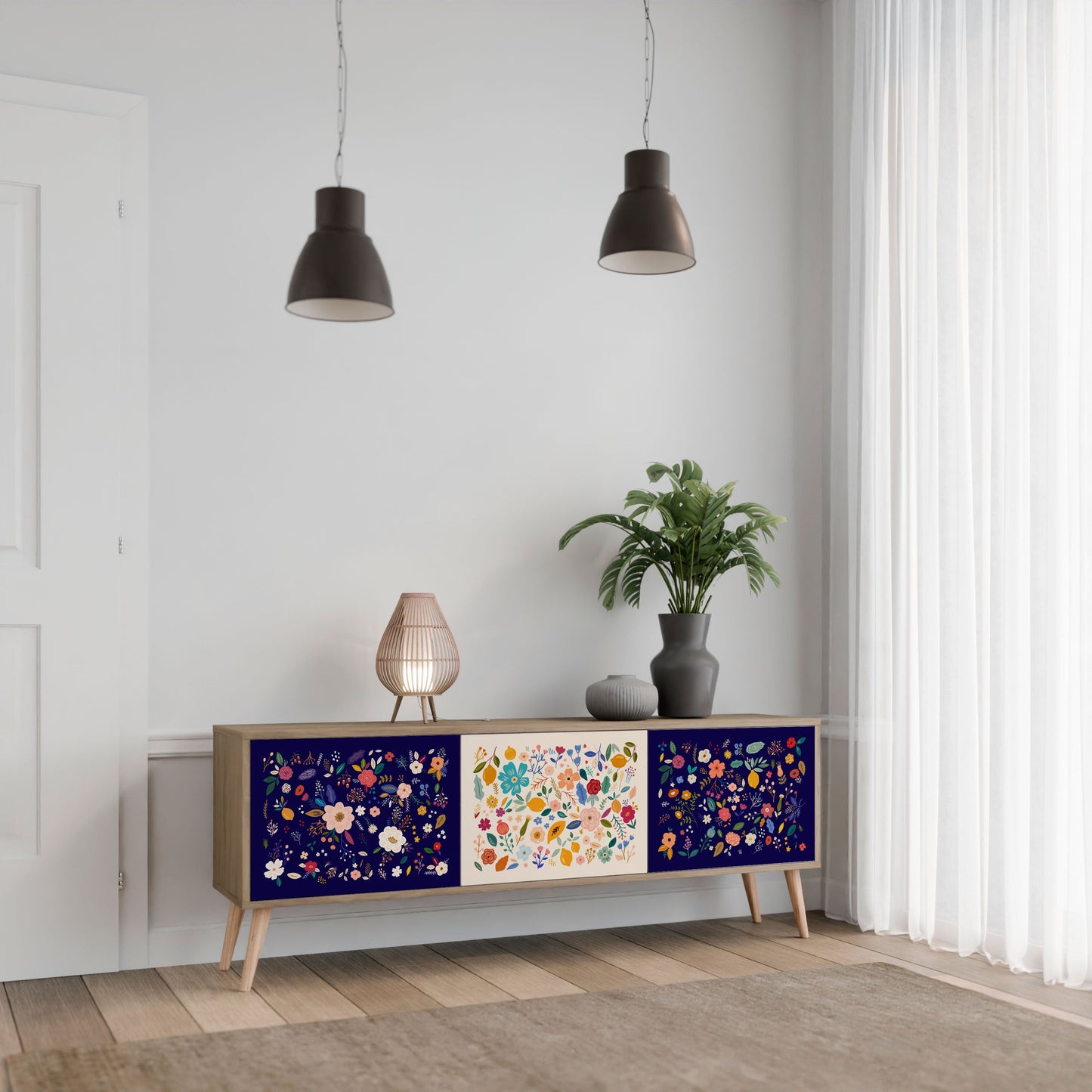BLOMSTERKOMBINATION TV-bänk med 3 dörrar i ekeffekt
