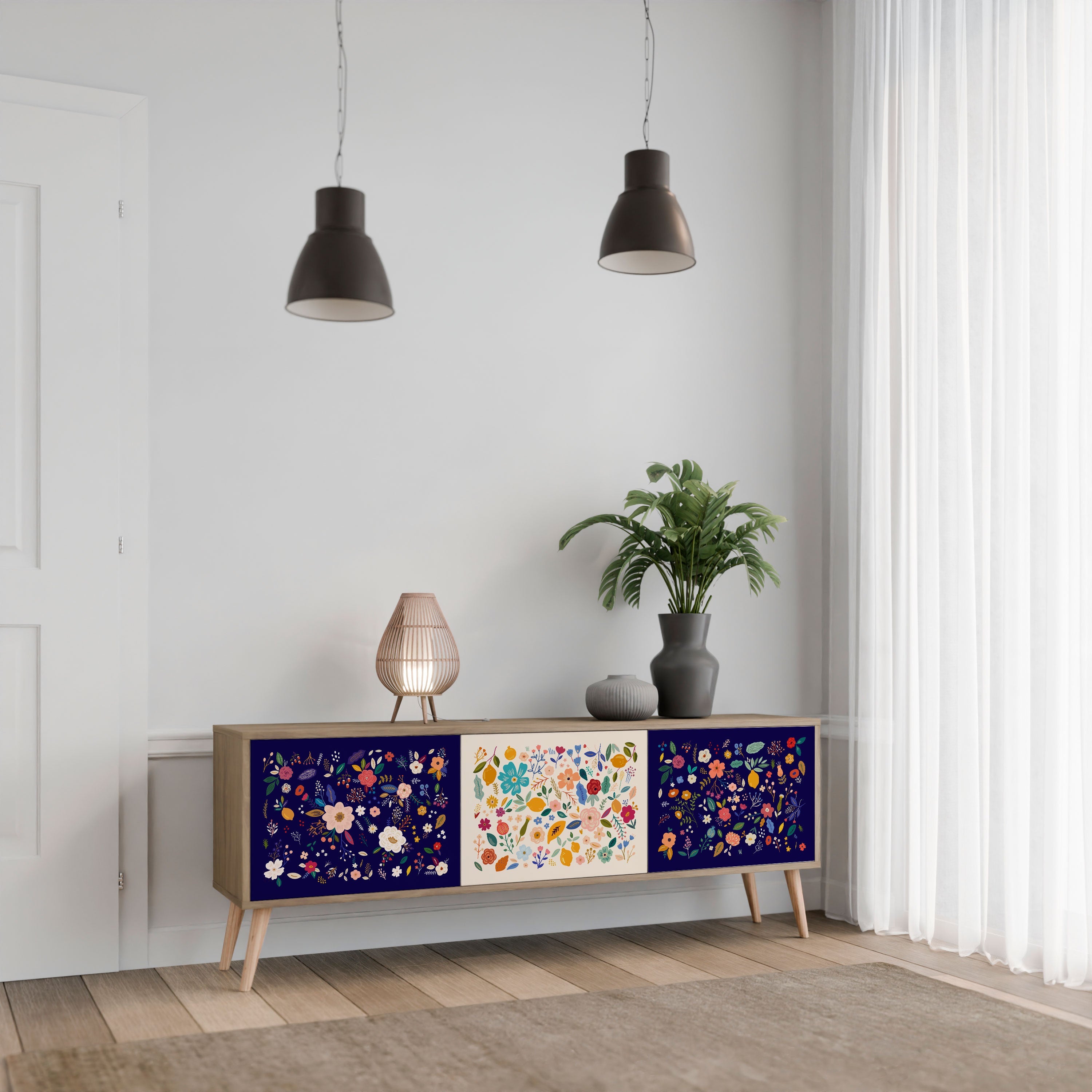 BLOMSTERKOMBINATION TV-bänk med 3 dörrar i ekeffekt