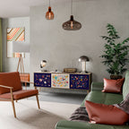 BLOMSTERKOMBINATION TV-bänk med 3 dörrar i ekeffekt