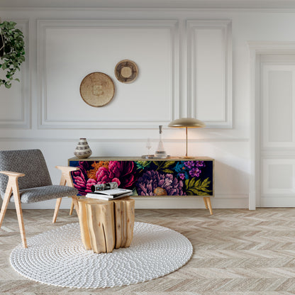 BLOOMING ELEGANCE TV-bänk med 3 dörrar i ekeffekt