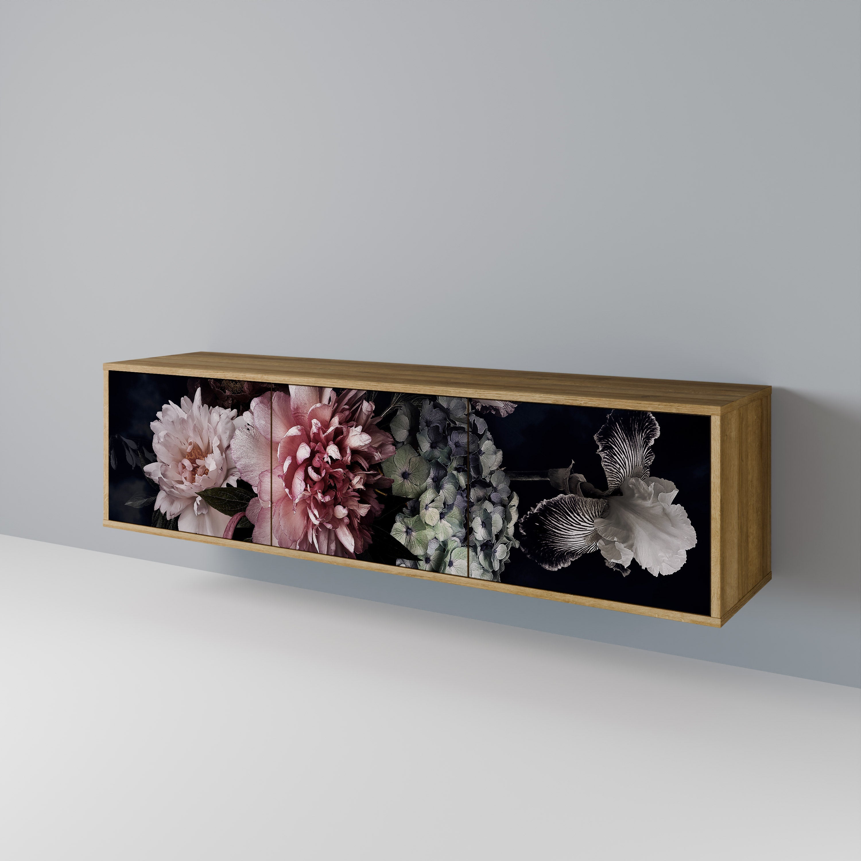 PURE BLOSSOM TV-bänk med 3 dörrar i ekeffekt