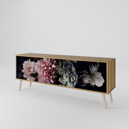 PURE BLOSSOM TV-bänk med 3 dörrar i ekeffekt