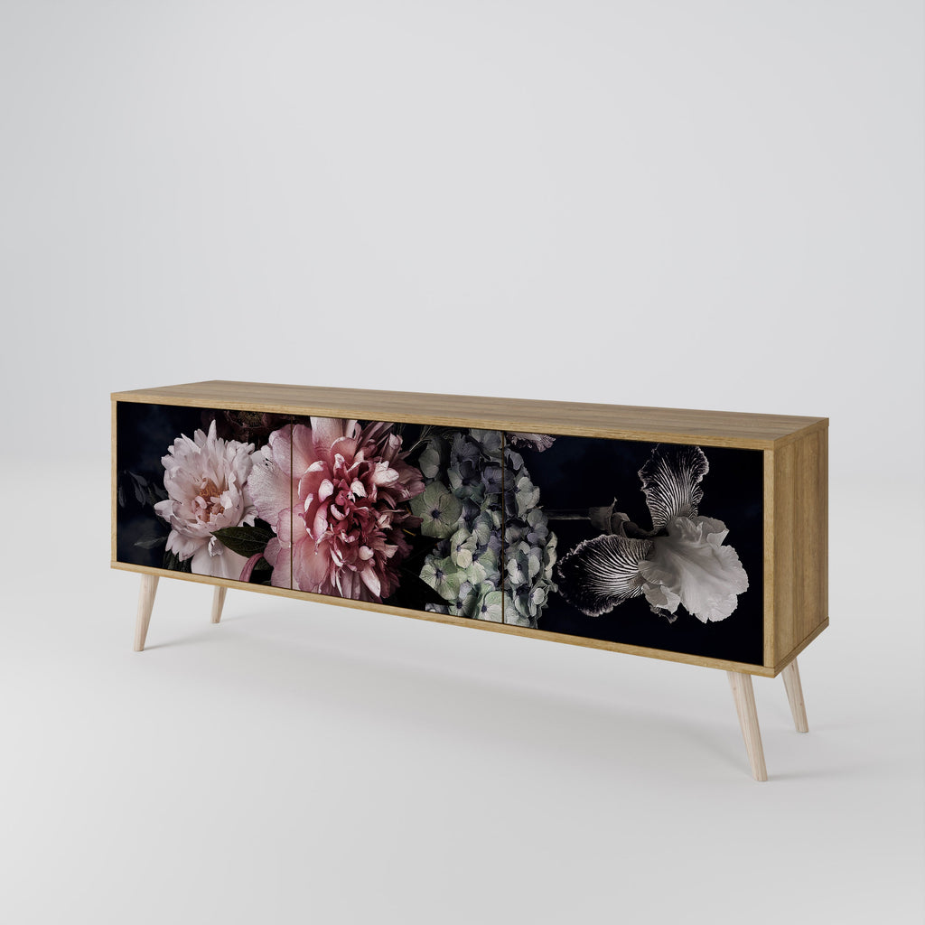 PURE BLOSSOM TV-bänk med 3 dörrar i ekeffekt