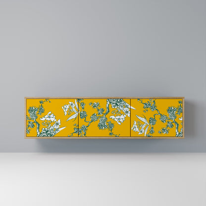 GULT CHINOISERIE TV-bänk med 3 dörrar i ekeffekt