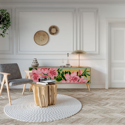 FRAGILE BEAUTY TV-bänk med 3 dörrar i ekeffekt