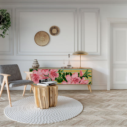 FRAGILE BEAUTY TV-bänk med 3 dörrar i ekeffekt