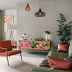 FRAGILE BEAUTY TV-bänk med 3 dörrar i ekeffekt