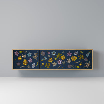BLOMMOR PÅ MARINBLÅTT TV-BÄNK med 3 dörrar i ekeffekt