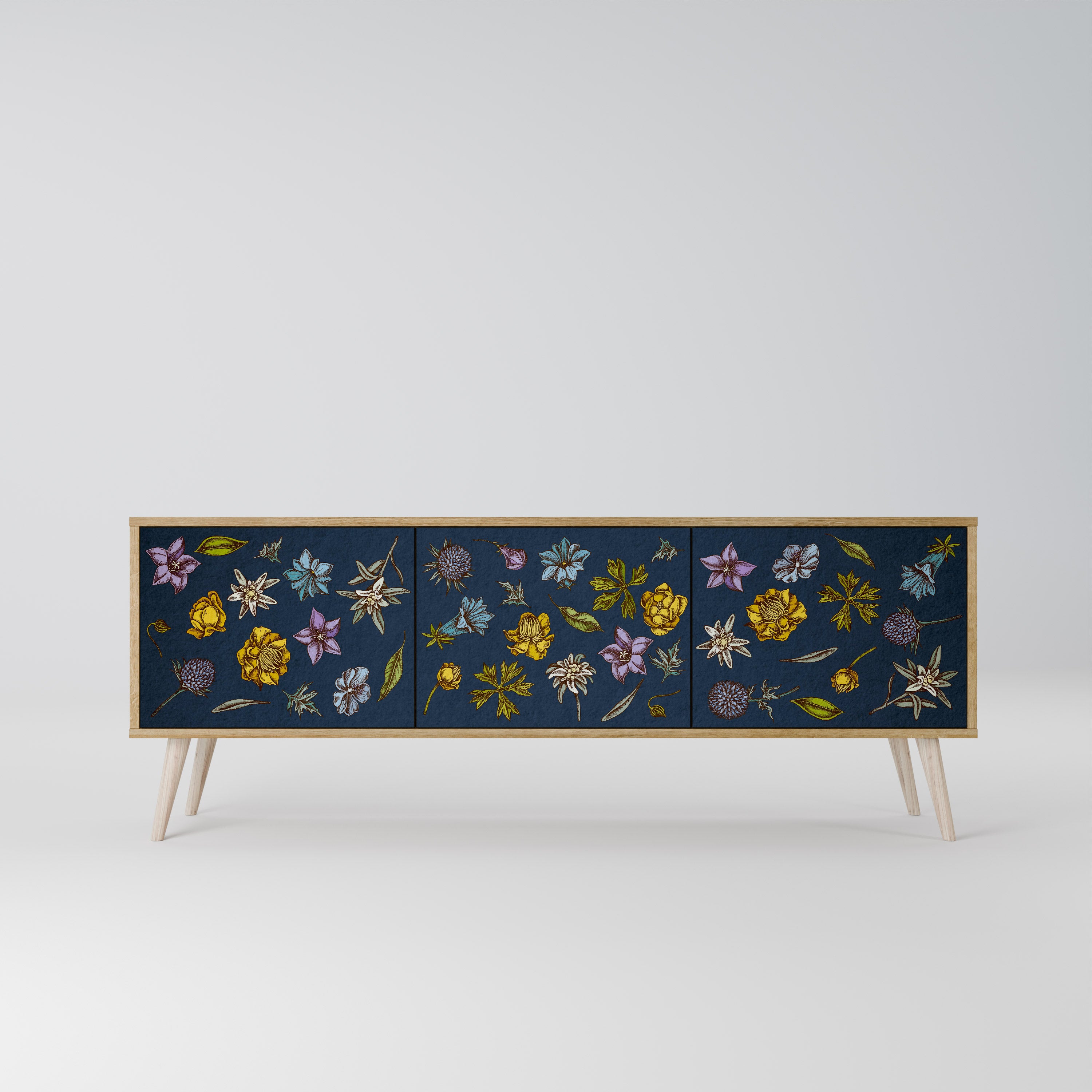 BLOMMOR PÅ MARINBLÅTT TV-BÄNK med 3 dörrar i ekeffekt