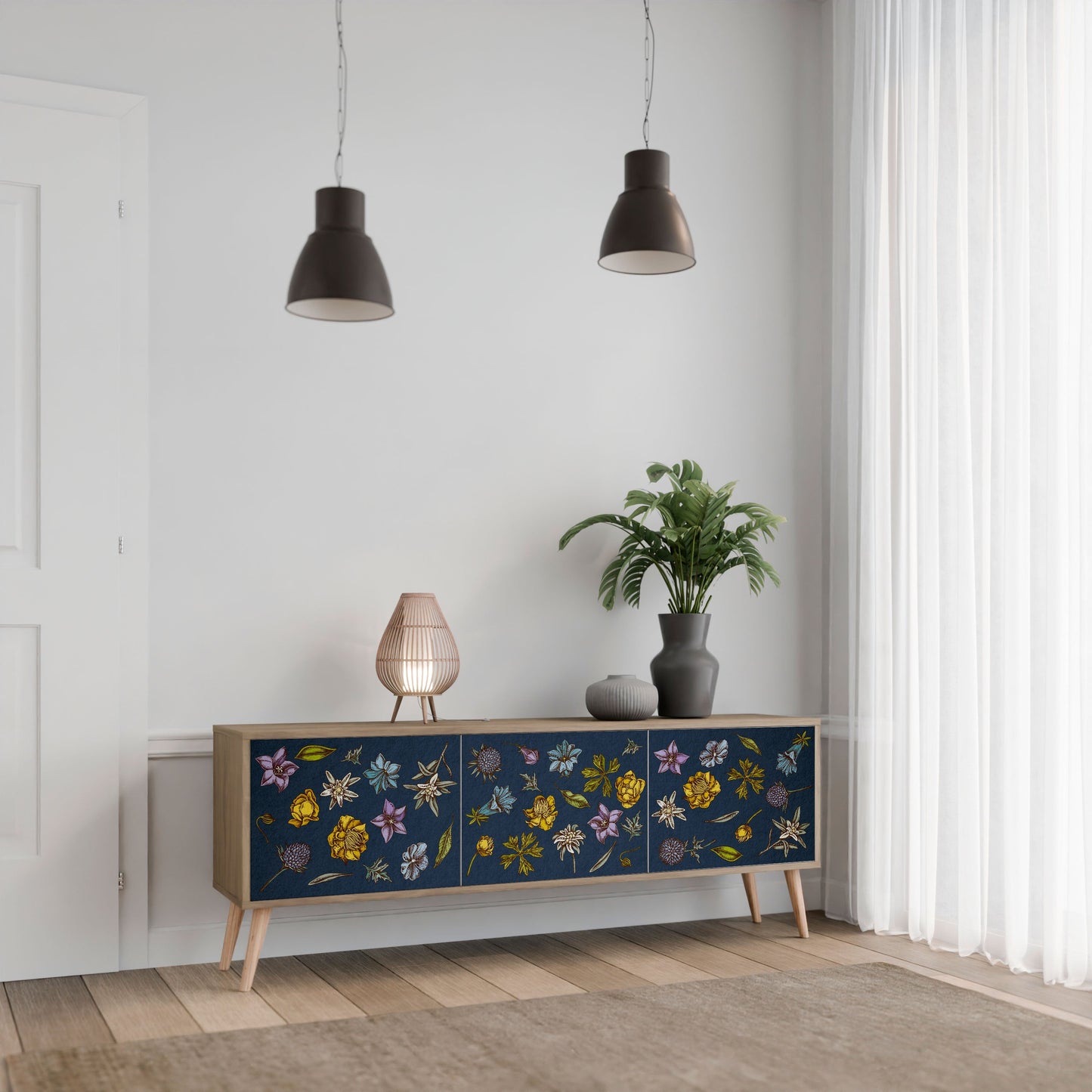 BLOMMOR PÅ MARINBLÅTT TV-BÄNK med 3 dörrar i ekeffekt